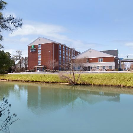 Holiday Inn Express Williamsburg North, An Ihg Hotel Exterior photo